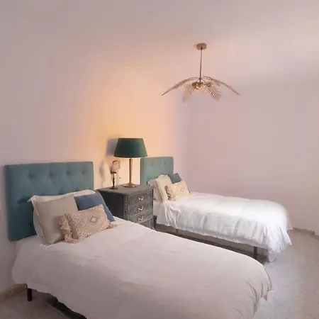 Picasso - Spacious In Old Town Apartment *