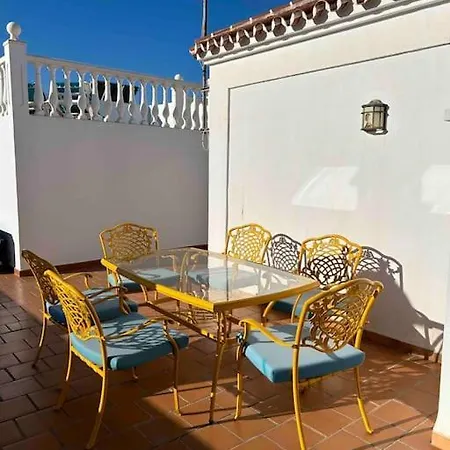 Picasso - Spacious In Old Town Apartment *