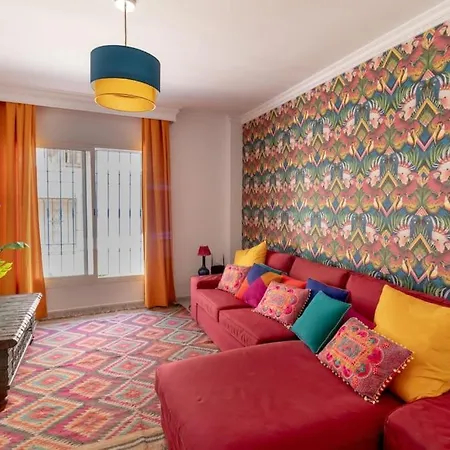 Picasso - Spacious In Old Town Apartment