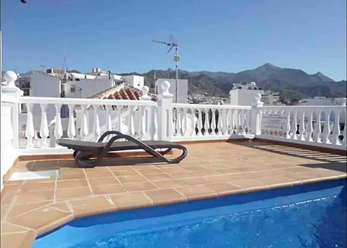Picasso - Spacious In Old Town Apartment Nerja