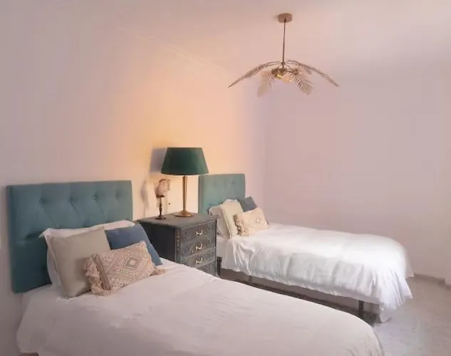 Picasso - Spacious In Old Town Apartment *