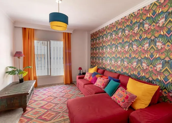 Picasso - Spacious In Old Town Apartment